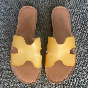 Universal Thread Sandals